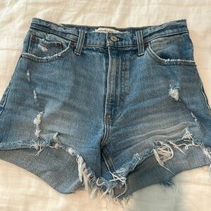 Abercrombie 4” high rise mom short